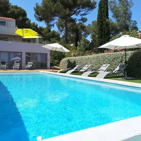 Colette 1364 Villa